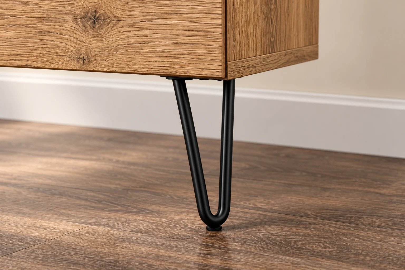 Black hairpin leg style detail