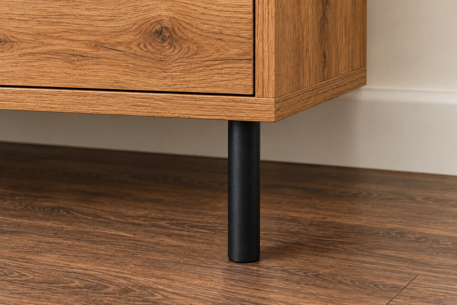 Black round leg style detail