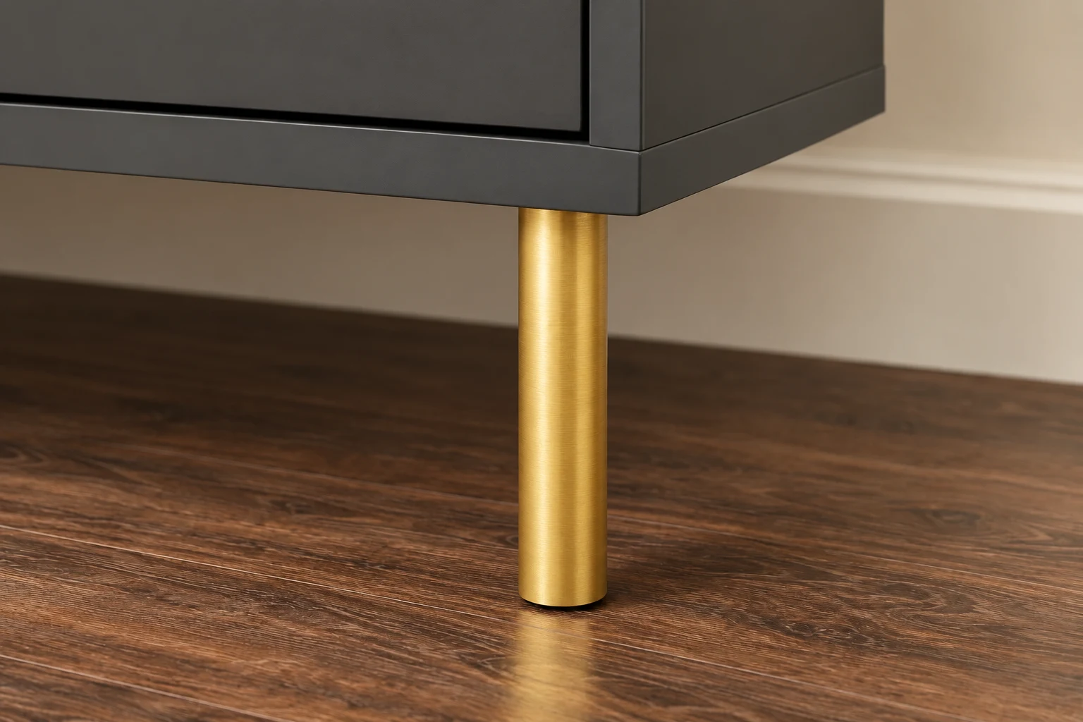 Brass-tone round leg style detail